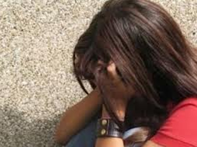 Μαχαίρωσε τον επίδοξο βιαστή της